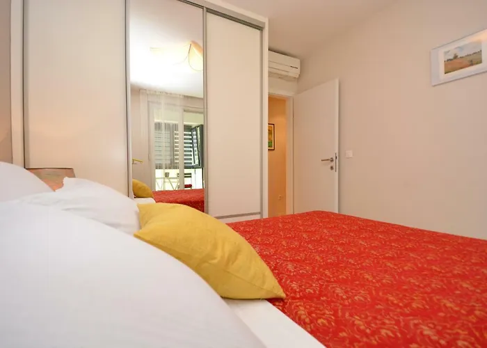 Spacious Premium Apt Lipotica With Oldtown View - Have A Memorable Holiday
