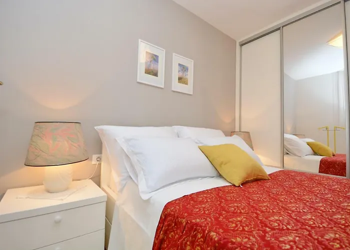 Spacious Premium Apt Lipotica With Oldtown View - Have A Memorable Holiday