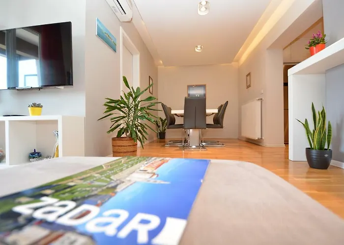 Spacious Premium Apt Lipotica With Oldtown View - Have A Memorable Holiday