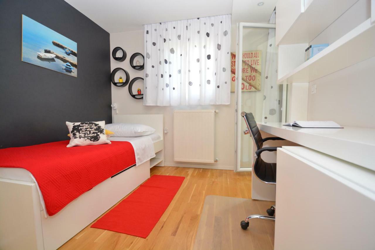 Spacious Premium Lipotica With Oldtown View - Have A Memorable Apartment