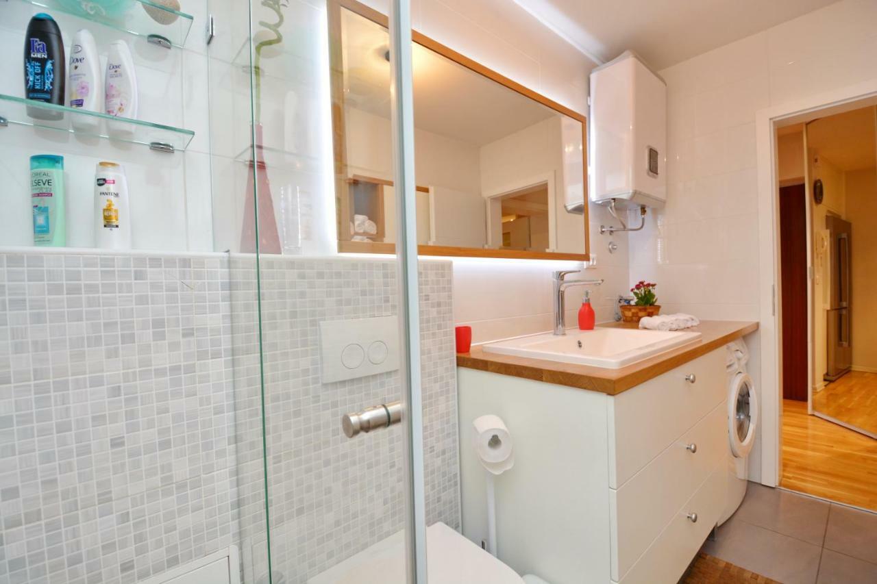 Apartment Spacious Premium Lipotica With Oldtown View - Have A Memorable *