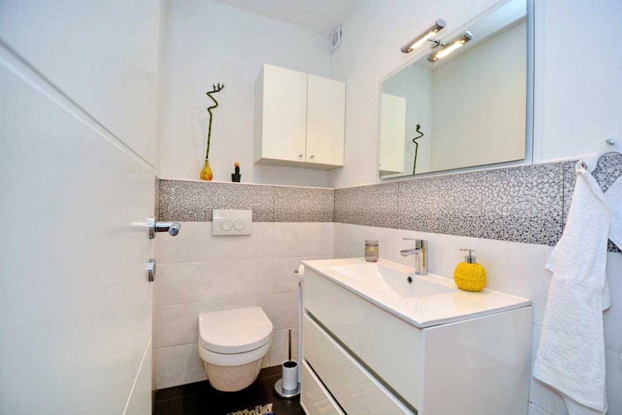 Apartment Spacious Premium Lipotica With Oldtown View - Have A Memorable